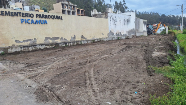 MANTENIMIENTO VIAL EN LOS ALREDEDORES DEL CEMENTERIO PARROQUIAL PICAIHUA